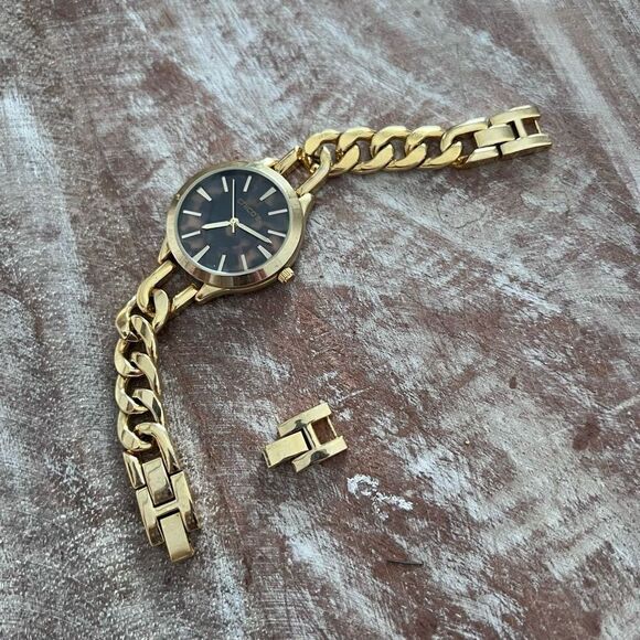 Chico’s Tortoise Face Gold Tone Chunky Chain Link Watch - Picture 3 of 8